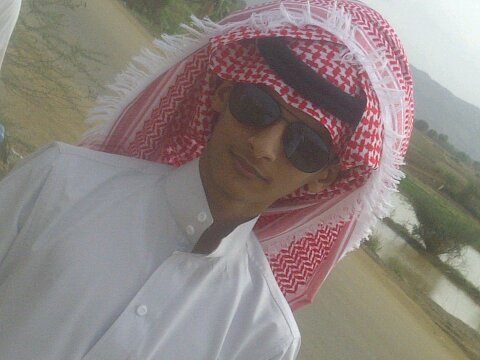 ** اكتب ما يروق لي ، واتابع كل ماهو رائع و جمييل **