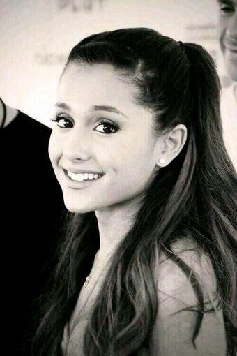 saved follow @ArixnaJanos If you're not already and ask for a follow back ( only If u are an arianator bc only following back arianators ) x