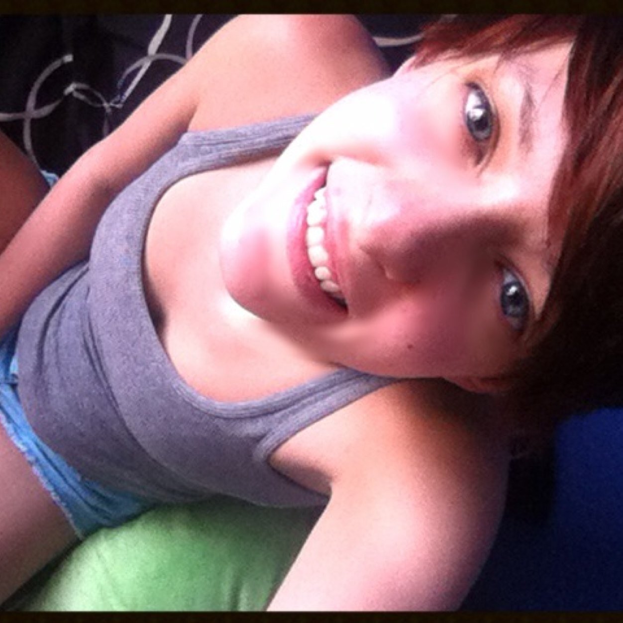 My name is Jaysie I am 19 years of age & have a 5 month old son & am taken
