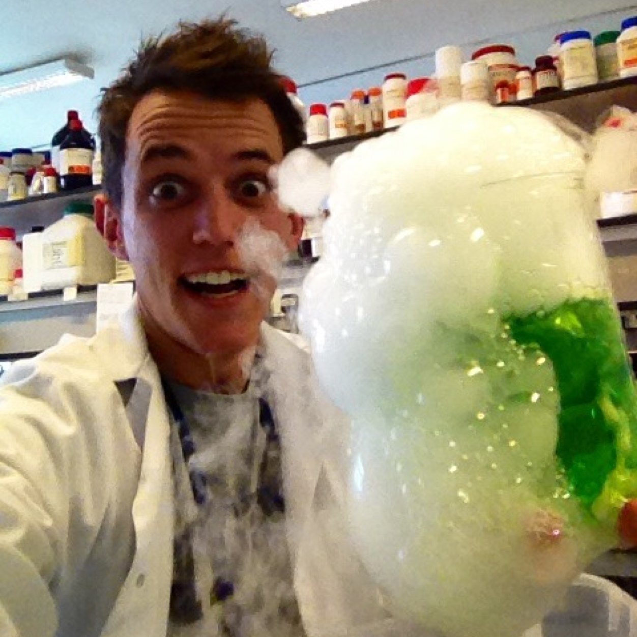 PhD student. University of Birmingham. Chemistry graduate now dabbling with cells. Hates iron. Loves seaweed.