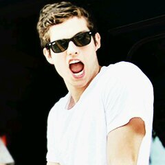 I love my beta wifey. My fiancé @gagcgolightly says I'm attractive. I'll believe her to keep her happy. It's all I want. 0315 Dyldo is the bae.