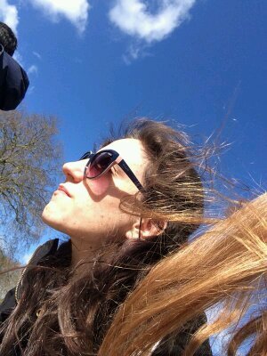 AlbaGuerreraRME's profile picture. 'El amor es lo invisible que mantiene este mundo girando'