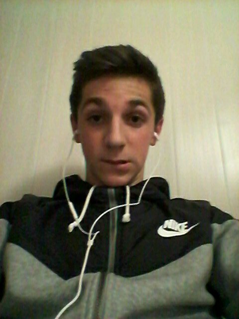 aatoommiiq's profile picture. 