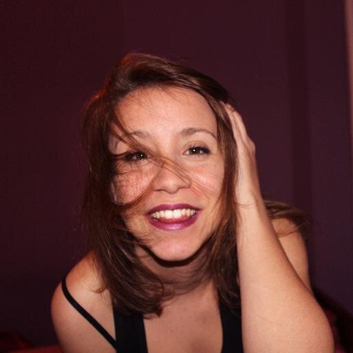 Pretendiendo pasar mi tiempo detrás de una cámara.