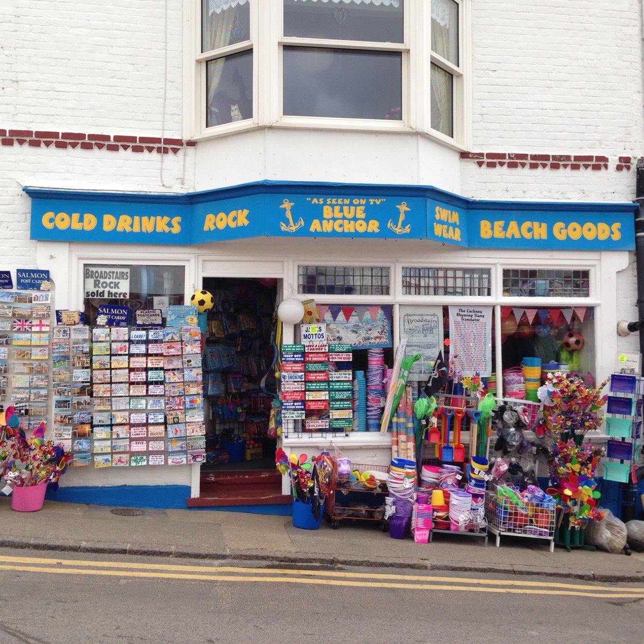 A world famous beach shop in #Broadstairs Kent. With an owner that enjoys squash, golf, cars and frequent holidays. Coffee connoisseur. Proud daddy and husband.