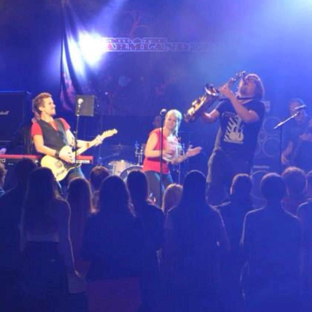 We are a Swedish heartland rock/revival rock group, consisting of ordinary rock band set plus a brass section and a violin.