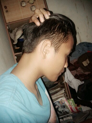 Kalo mau ada apa apa contact aja ke: 21E01DD0 atau 08996691395