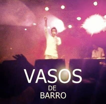 Vasos de Barro é uma banda que une um som contemporâneo à adoração e está lançando o seu primeiro CD: 'Nas Mãos do Oleiro'.