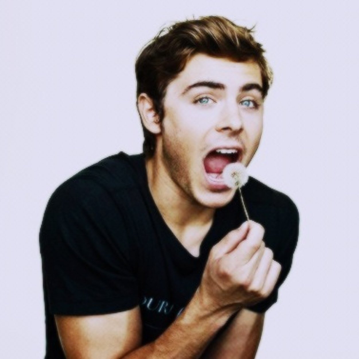 ZEfronPP's profile picture. Im awkward.