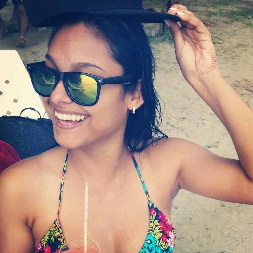 AlondraIz76's profile picture. Si alguien juega con tú vida, 
déjalo y sigue adelante.