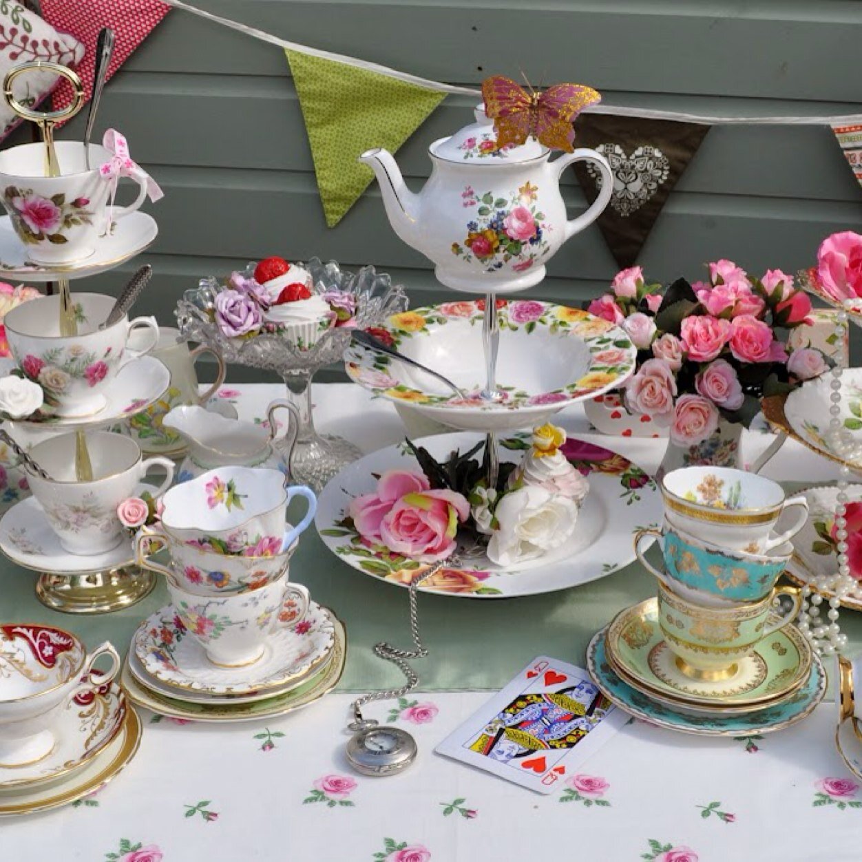 TeaChintz's profile picture. Want to host a vintage tea party? We have everything you need...from cups & saucers to tea and cakes.
Chintzandtea@gmail.com
