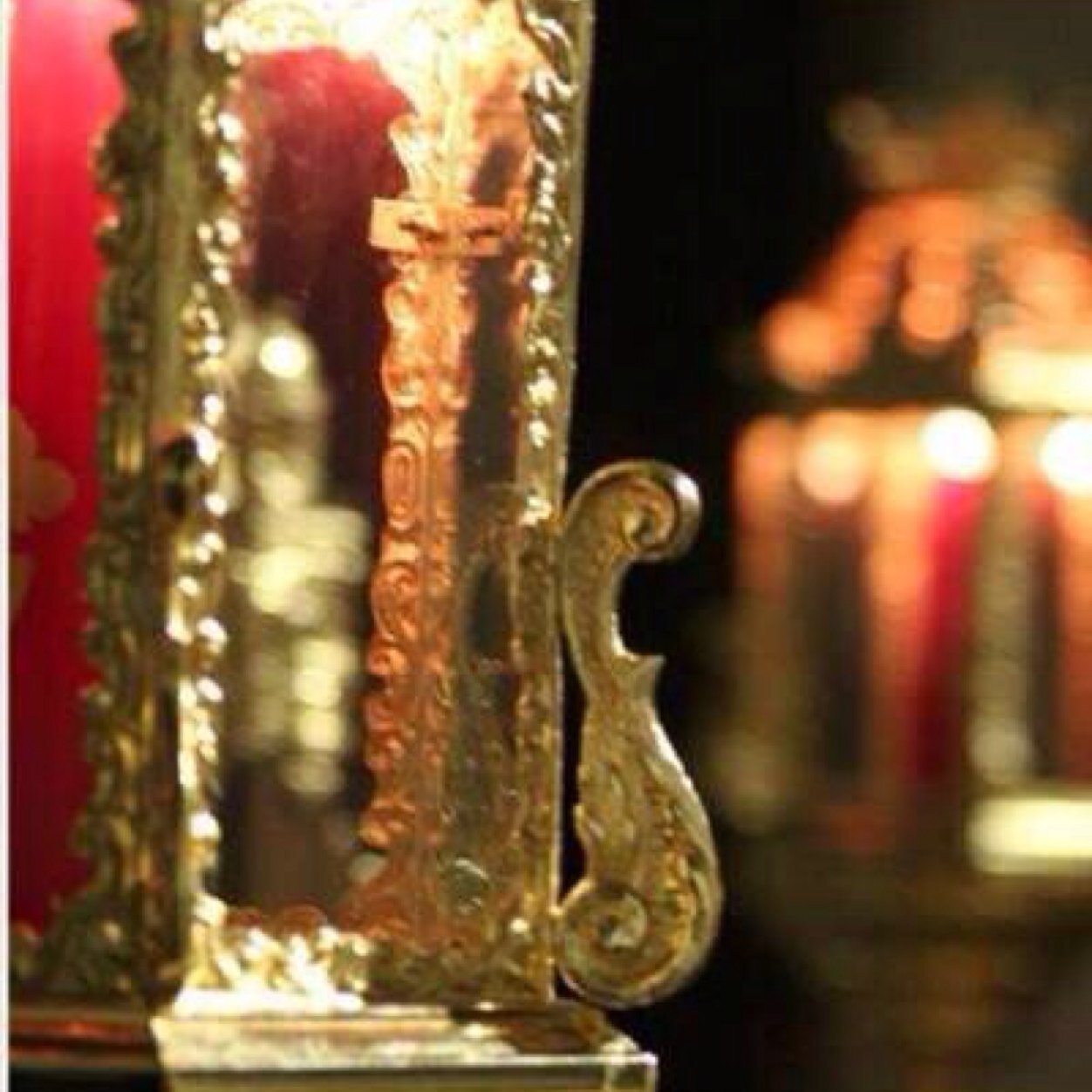 Cuenta Oficial de la Cofradía Penitencial del Santo Sepulcro de Huelma, fundada en 1954.