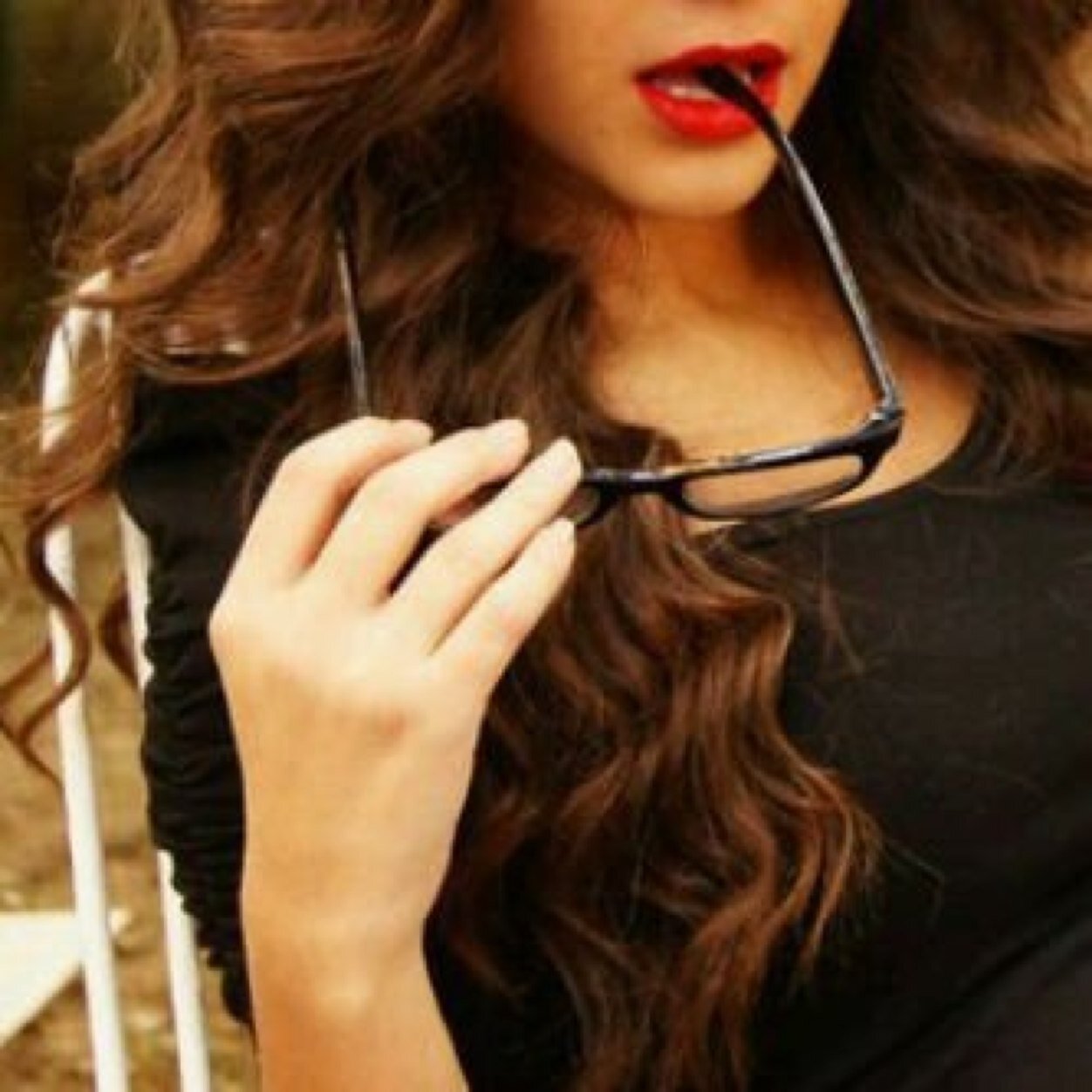 ‏. kik:rhoumq8  ❤️❤️‏ولايزال الرجل ارجوحه بين دموع المرأه وابتسامتها