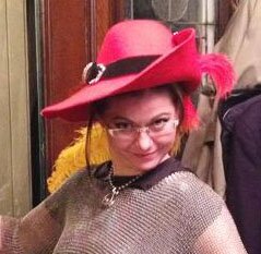 Liz is a coloratura soprano who lives in Pittsburgh and sews neo-victorian clothing.