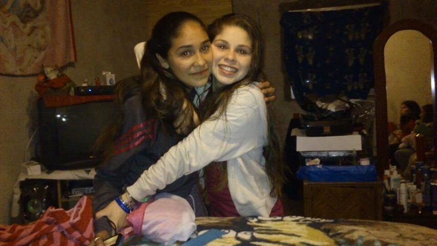 Con mis AMIGAS para todos lados sin importar lo que opinen los demas!!! no nos importa nada
