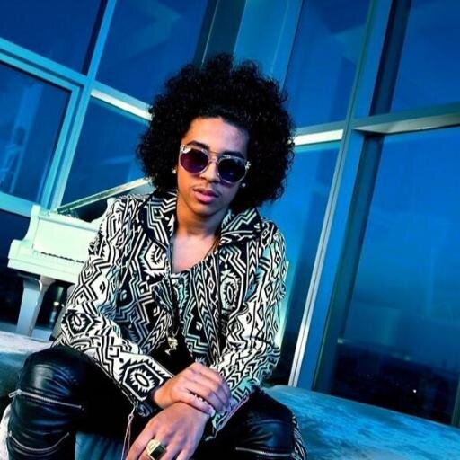Loves Singing/ Loves Music/#MBehavior forever Loves Princeton to death ;)/Smart/Confident