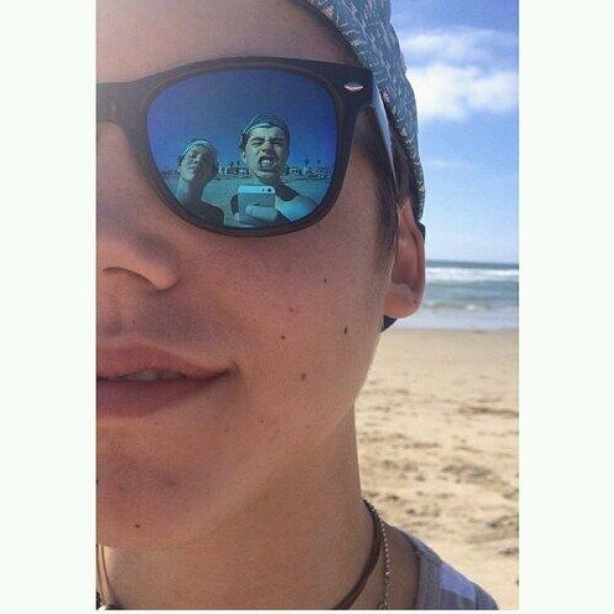 FREE FOLLOW No me sigas pero porfavor da RT aqui -- {https://t.co/UHVjvCPLhe}