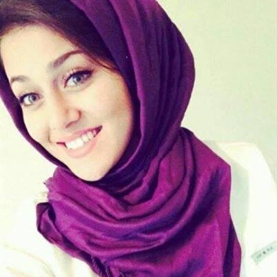 إبتليتُ بشخص لا اسّتطيع ان أكرههُ مهَما فَعلإ (: ..