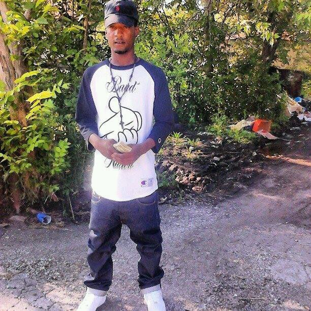 unsigned artist from chiraq. just a young nigga from hood tryna make it out. finesse my way to the top just wait on it. #HarveyWorld #HuddleGang