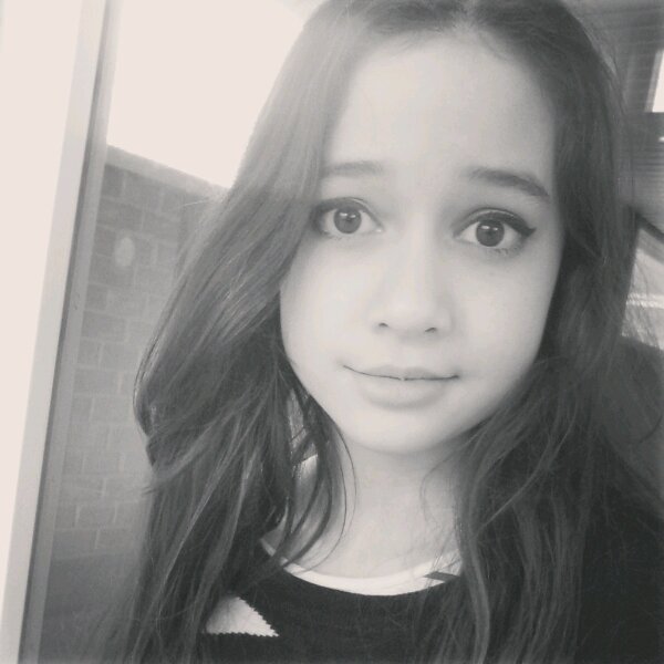 Instagram: @hannah_clausen12 and @me_directioner_13  love 1D/Directioner and love music. 13 years old. Denmark Copenhagen.