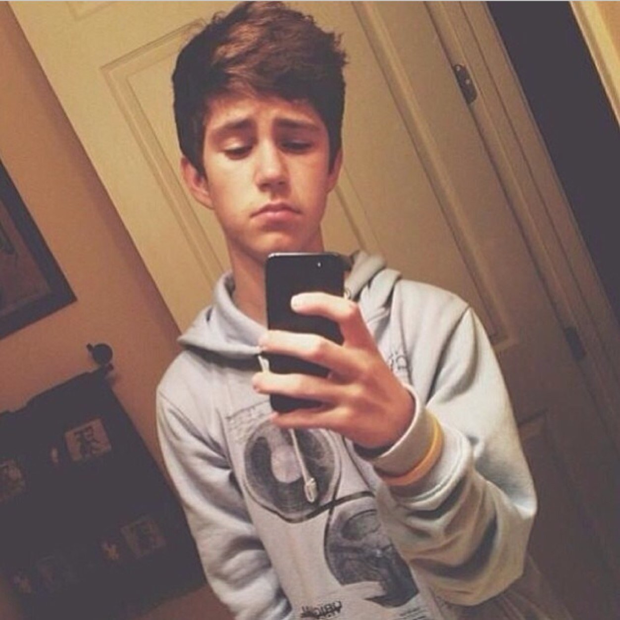 louderlouderx's profile picture. 