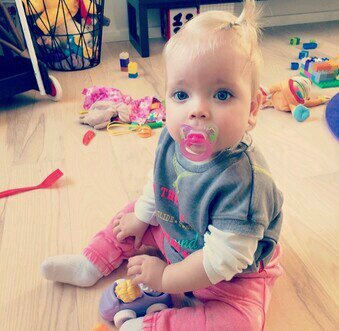 *sits on the TL, babbling and giggling* ba ba ba daa ma #RP #7MonthsOld