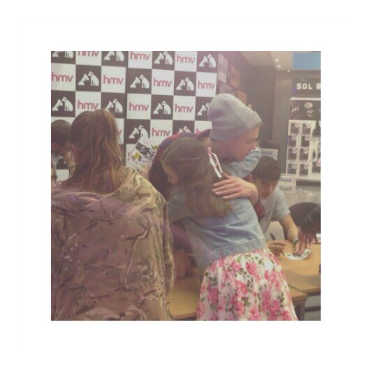 luke hemmings called me sweetie  (ﾉ◕ヮ◕)ﾉ*:･ﾟ✧  26/3/14