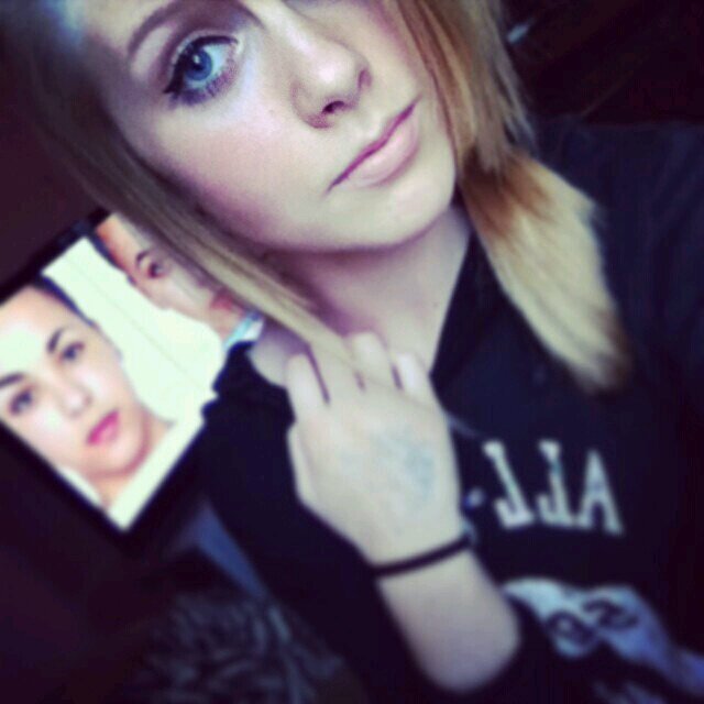 lovebrokenhere's profile picture. Life happens.... So try and make the best of it. I always follow back (: