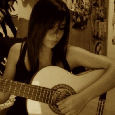 Creyente de la igualdad, defensora de la democracia y fiel seguidora de los poetas muertos. Me gusta comer como si no hubiera un mañana y no me importa.