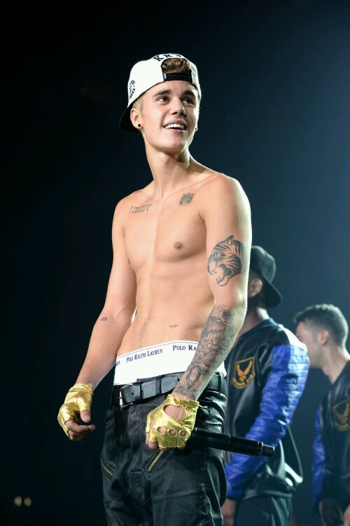 BELIEBER&DIRECTIONER .. Enjoy,have fun &Love life. Always put a smile on ur face because u are very special just the way u are.. #ILOVEU=]