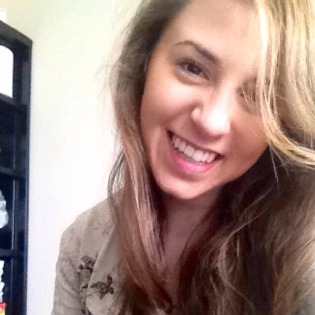 College Student. Music, Fashion, Entertainment, Travel & Quote Enthusiast. Writer.         La Vie En Rose.