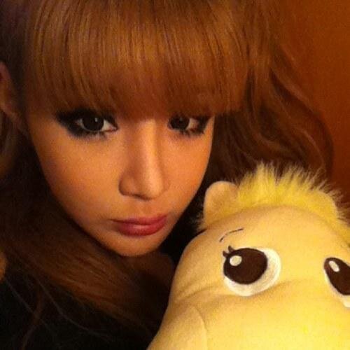 I love 2ne1, Crayon Pop e SNSD !! Animes are everything to me,love naruto,  another, magical madoka, attack on titan, fairy tail and mirai nikki.