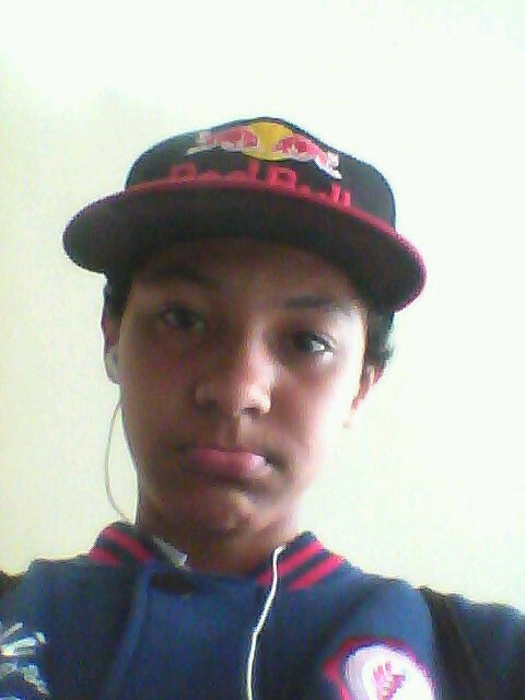 15 anos e amo andar de skate e de tocar violão