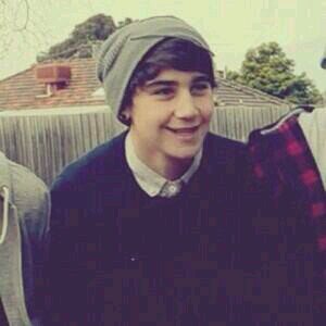 voting acc PLEASE RT THIS IM TRYING TO GET 1/4 THANKS ILY :) https://t.co/868wcAW6ib