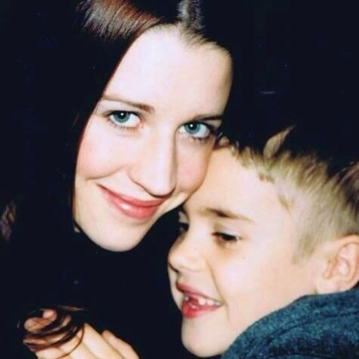 ∞ No matter what happens, the world may fall but I'll be here for you @justinbieber ∞ 14, Brazil. 01.03.94 - 09.10.11 - 02.11.13