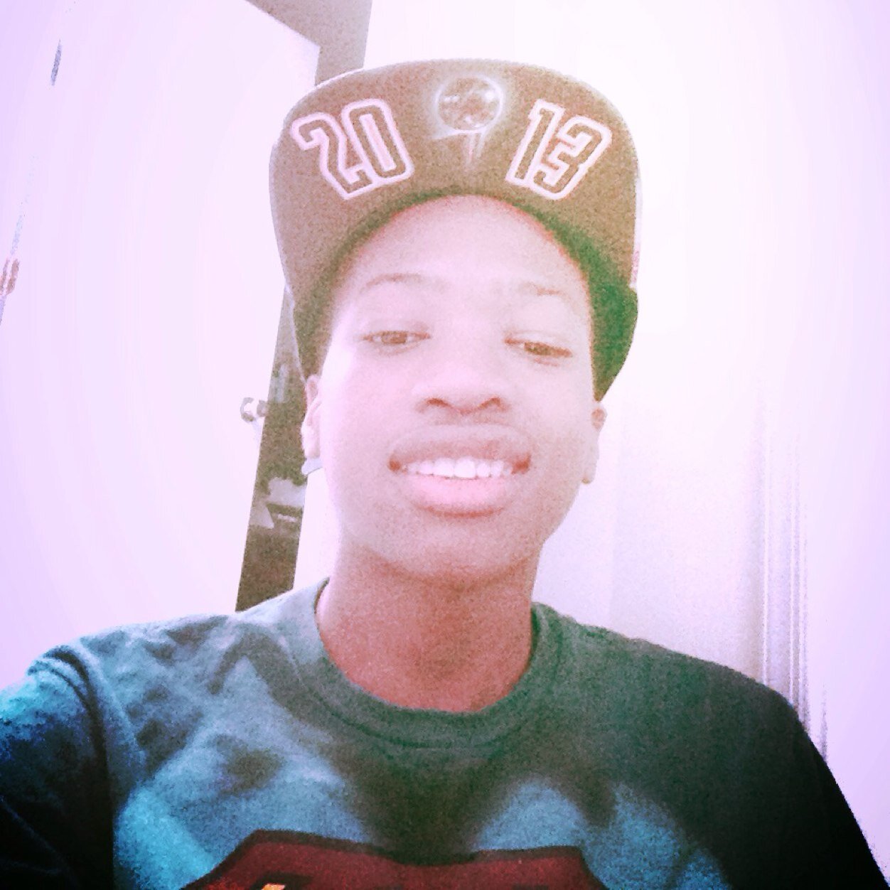 \_(•,•)_/ follow other twitter @tybeast35