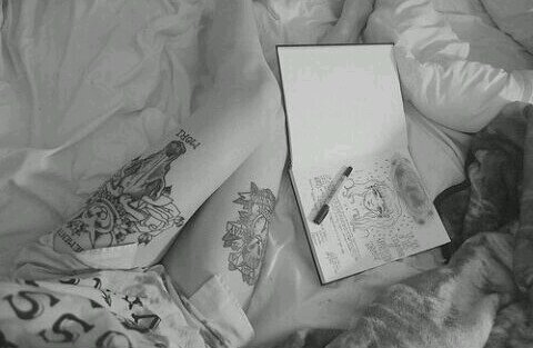 «I need a hero to save me from my mind».                                   Te llamaría mi vida pero tú vales más que esto.