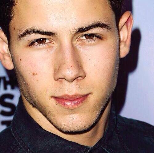 #TeamFollowBack 
Cuenta dedicada a The Jonas Brothers. Página fb: Novelas Nick Jonas y tú este twitter es sensual.