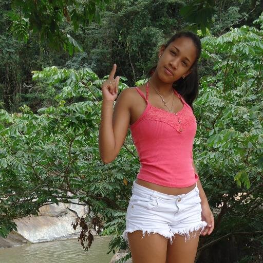 lluanapereiraa's profile picture. se eu te amar, me sente, se eu te tocar, assanha,se eu te olhar sorrir, se eu te perde me ganha, se eu te pedi, me da, se for brigar pra qe??