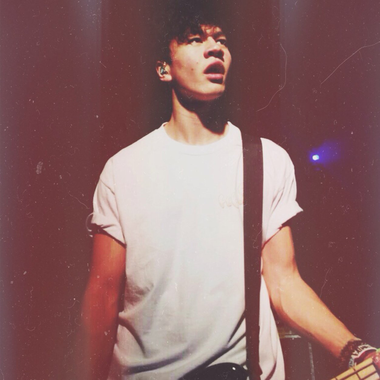 ladykillacal's profile picture. calum hood is better than you