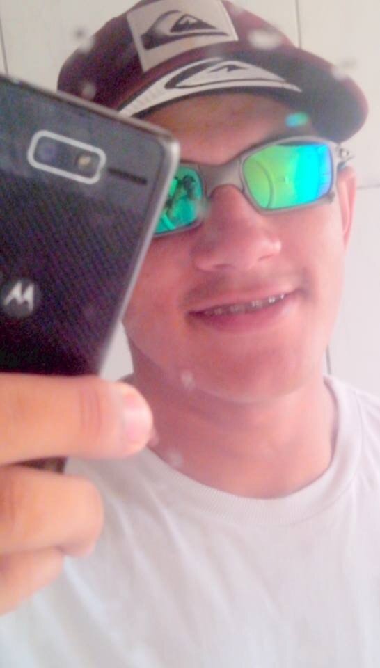 um  loko apaixonado  pela  vida   gosto de   viver   um dia  sem me preocupar com  o próximo