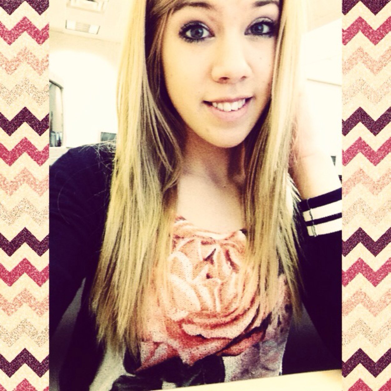 Eighteen. Senior. Dancer. In love with my beautiful baby kayleigh. @kayleigh_mazing Ig:kayleighbaaby