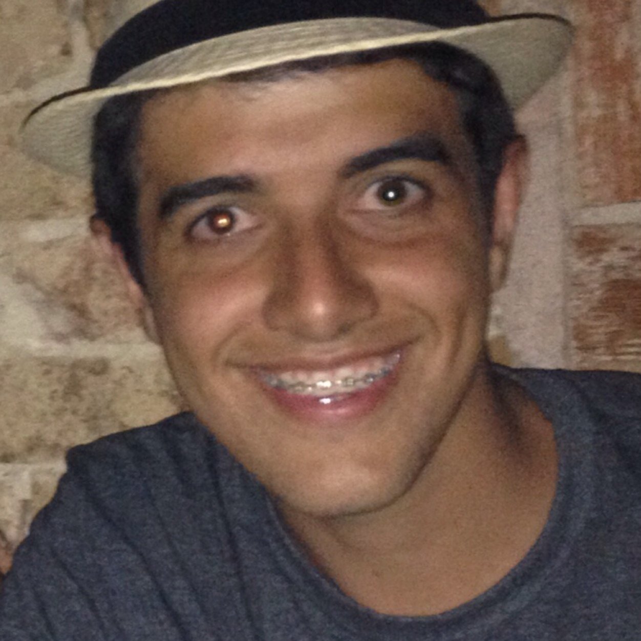 Ator de espelho, cantor de chuveiro e modelo de banheiro. 1994, o mundo começou pelo menos pra mim.
