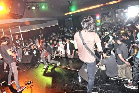 Live 10 Life | 6string.member of @stupidkidsband INDONESI▲ | I love my haters |