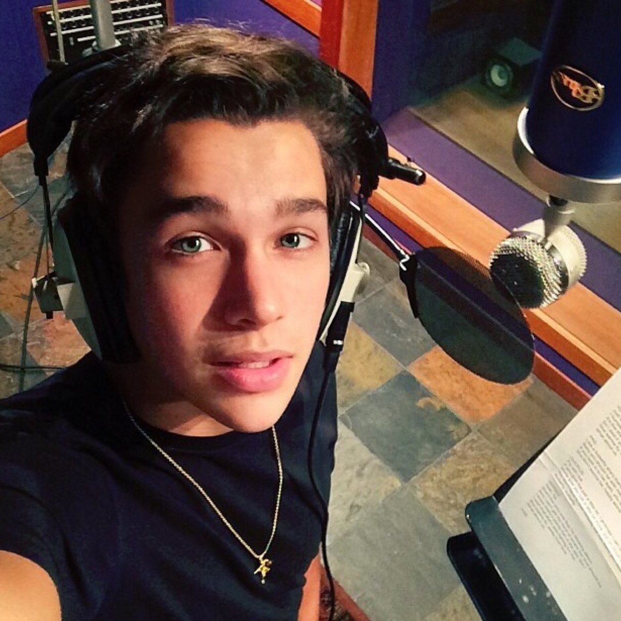 Get #MMMYEAH on iTunes now http://t.co/hWManOopQ7…