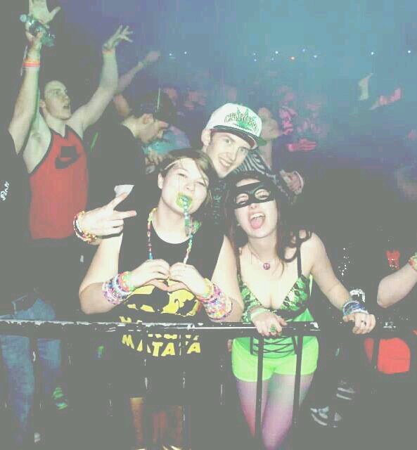 #PrettyRaveGirl #Peace✌✌