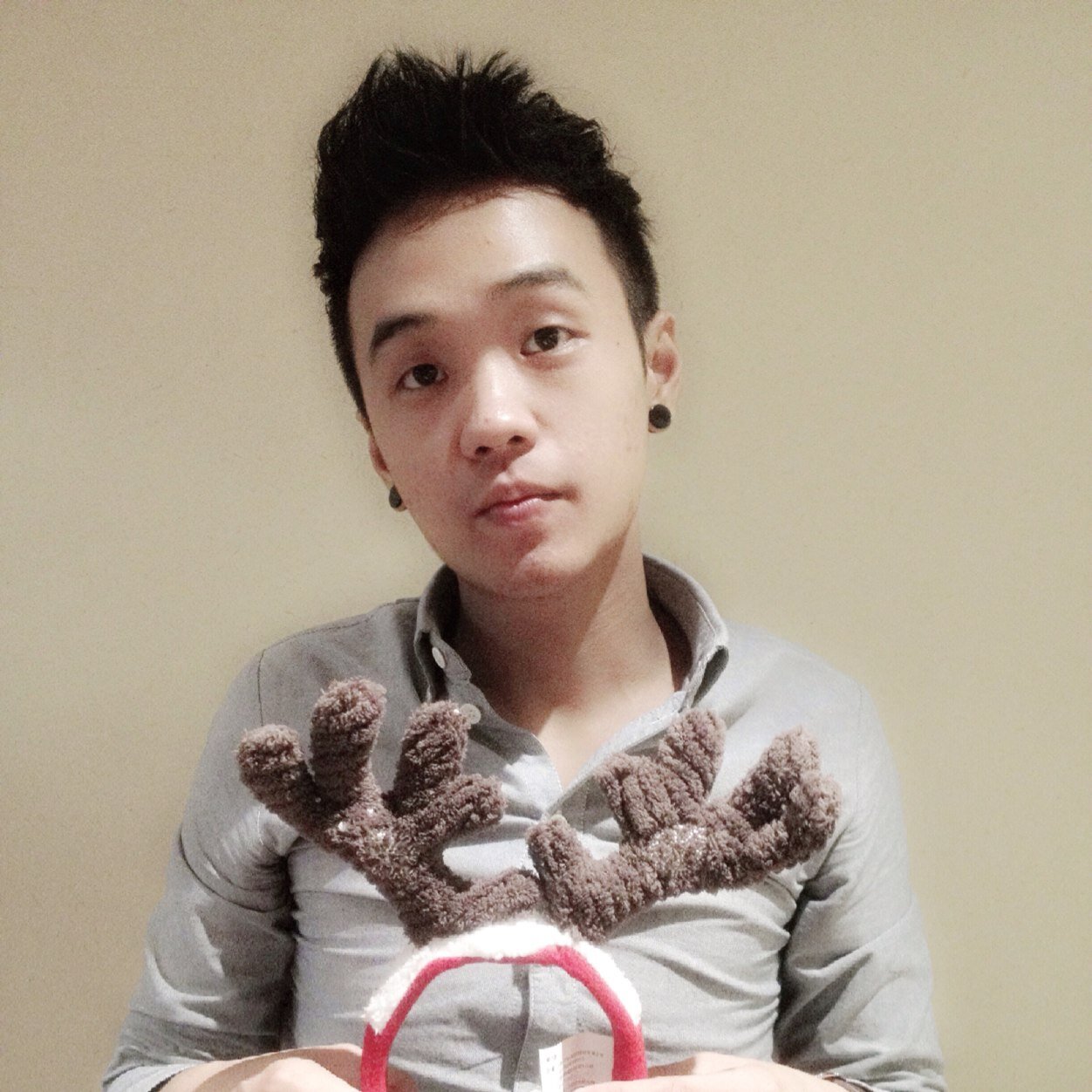 snowhitepainted's profile picture. 