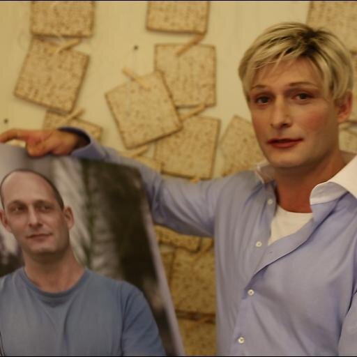 ellenmeetsalon's profile picture. I want ellen to know that I have something amazing to show her.....