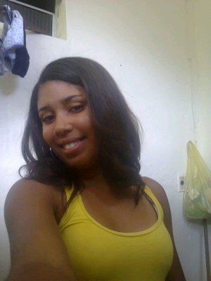 sou uma mulher em busca da felicidade,sincera,descobrindo o mundo,,e tentando pular barreiras.e quero muito ser feliz do jeito q eu sou