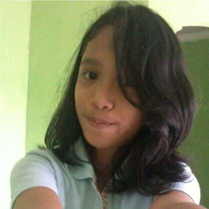 my name is Sherly, born 16 May, this new twitter ..
follow me .. | smp 4 go go go wow |  I :3 Jesus